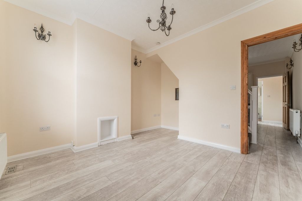 Property photo 2 of 10 5232492