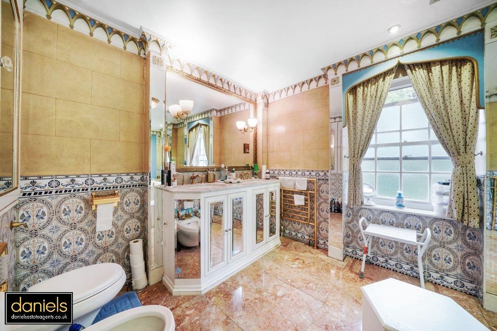 Property photo 3 of 11 Georgian 4.Jpg