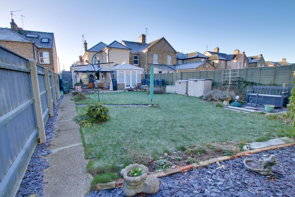Property photo 2 of 21