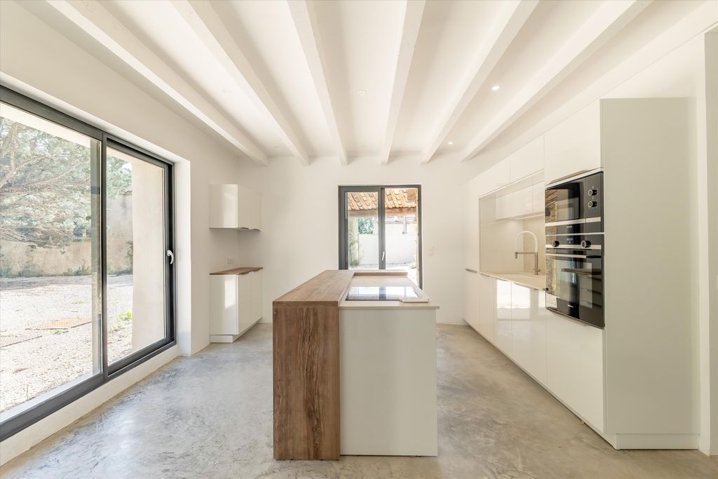 Property photo 2 of 18 Image