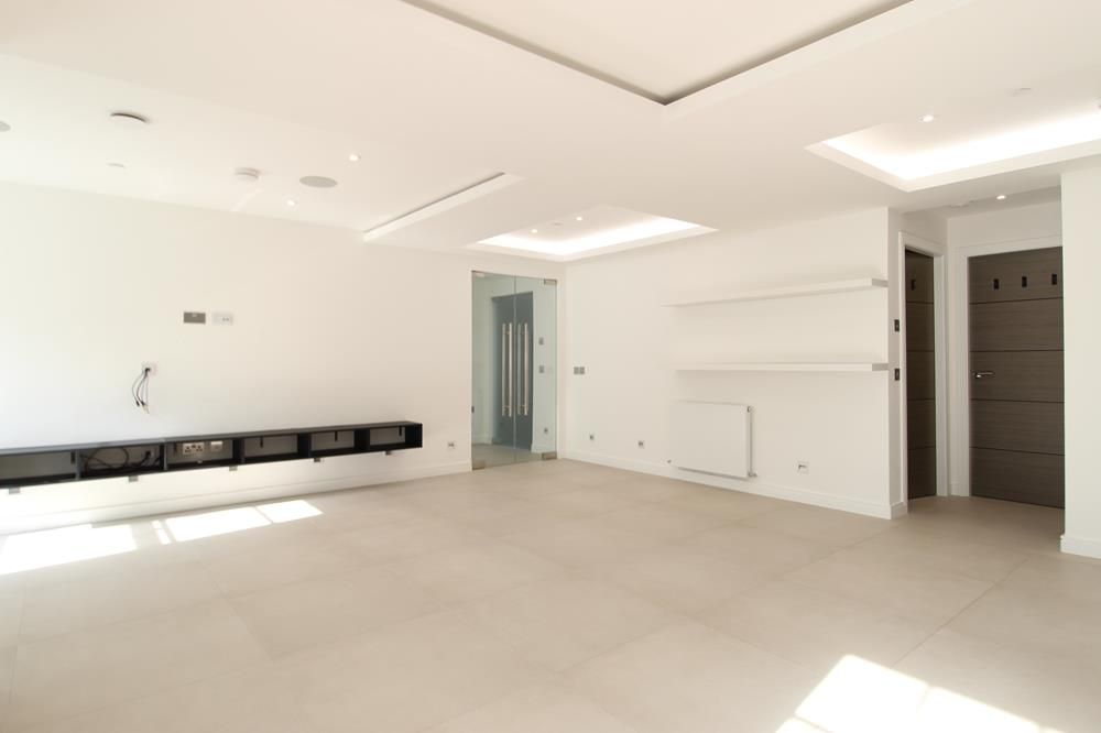 Property photo 3 of 12 Lounge Alt
