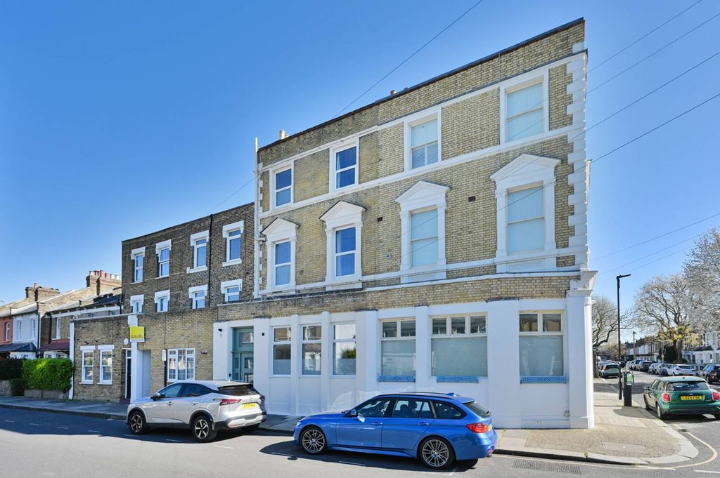 Property photo 2 of 19