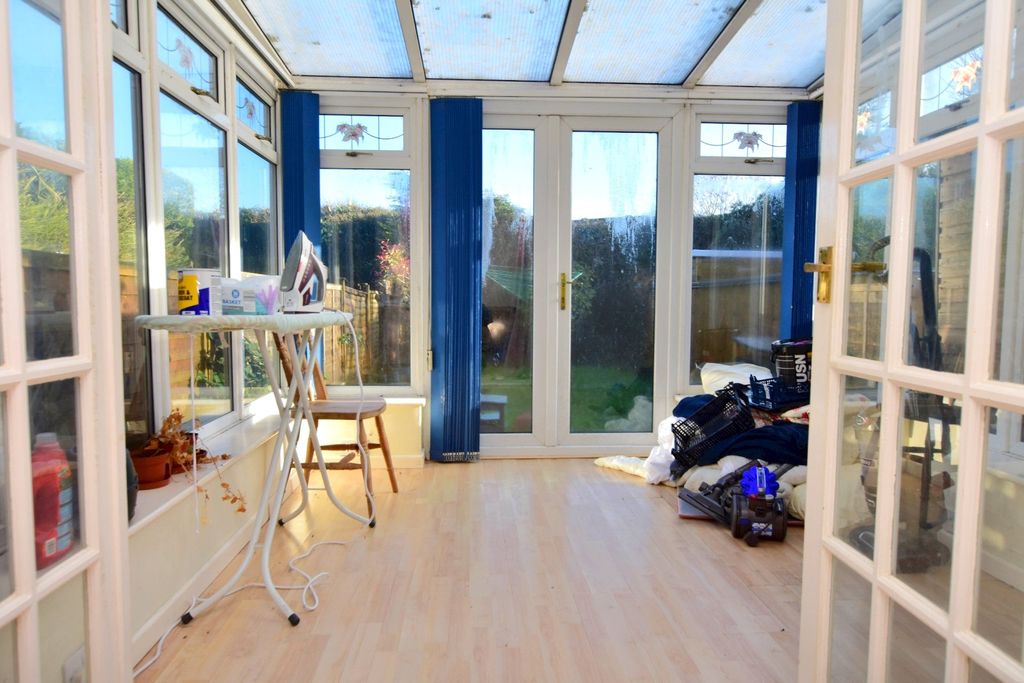 Property photo 3 of 11 Conservatory