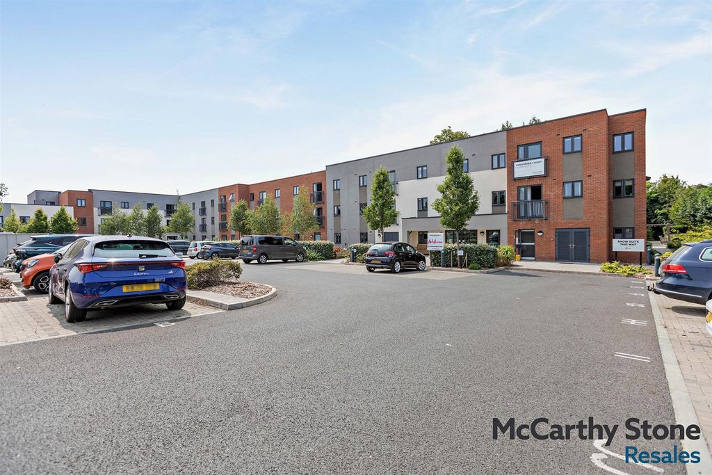 Property photo 1 of 20 Kingfisher Court