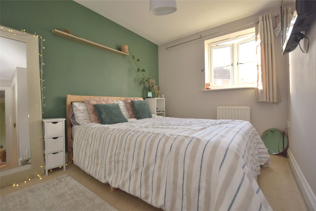 Property photo 2 of 15 Main Bedroom