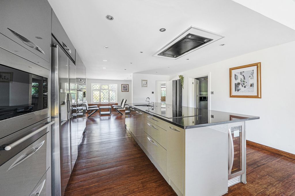 Property photo 3 of 17 Kitchen