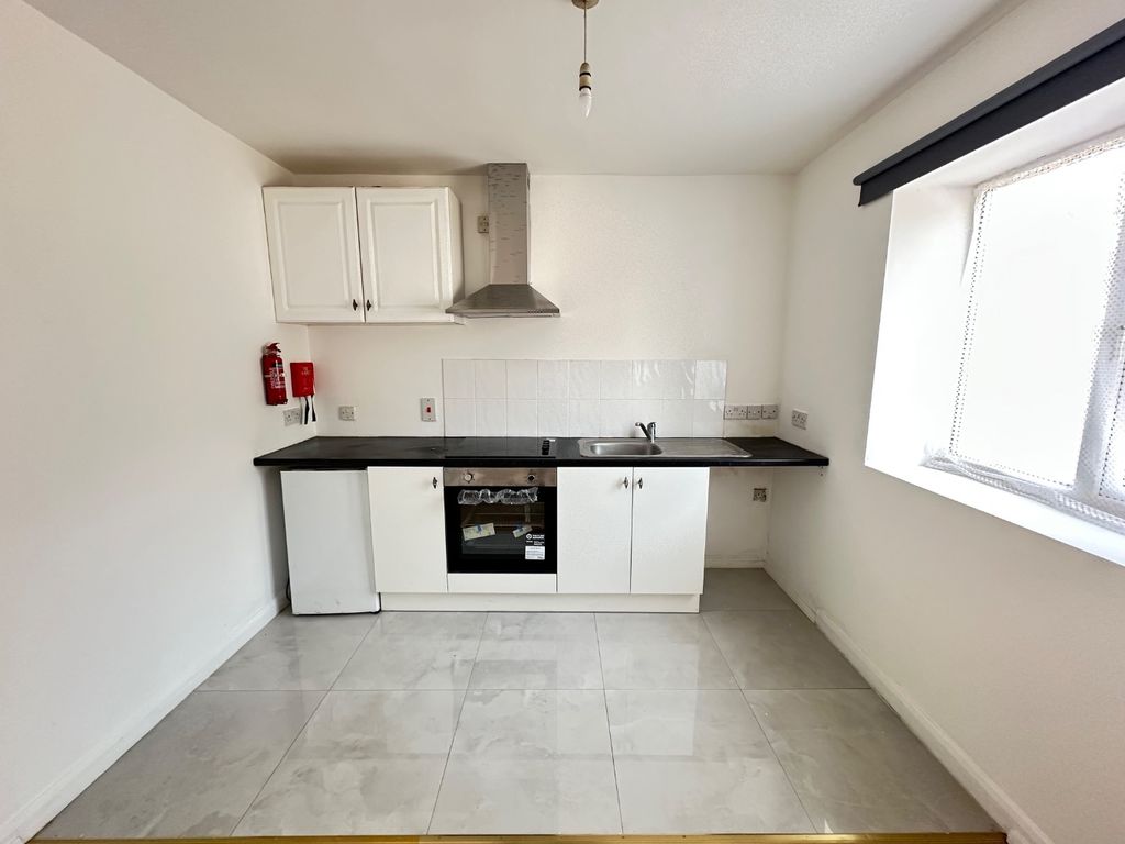Property photo 3 of 9 4168903