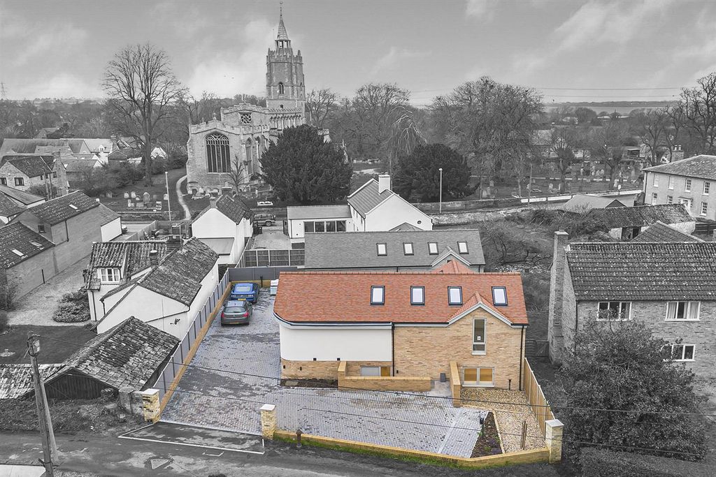 Property photo 1 of 17 38_73166 Redit.Jpg