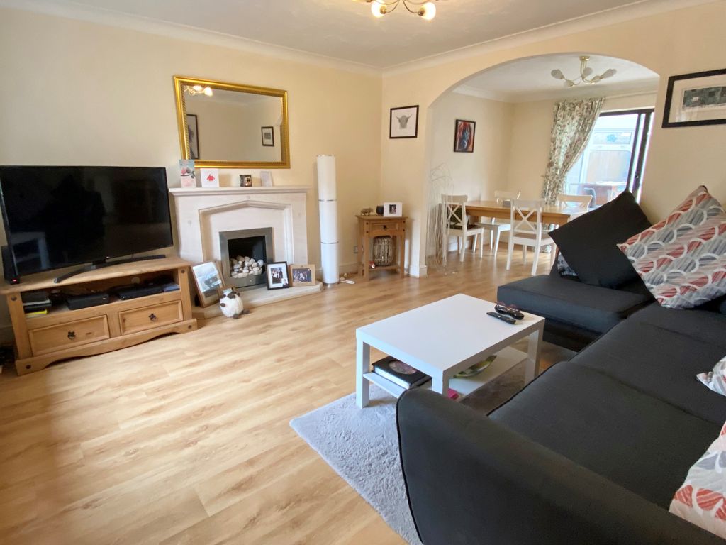 Property photo 2 of 14 Lounge