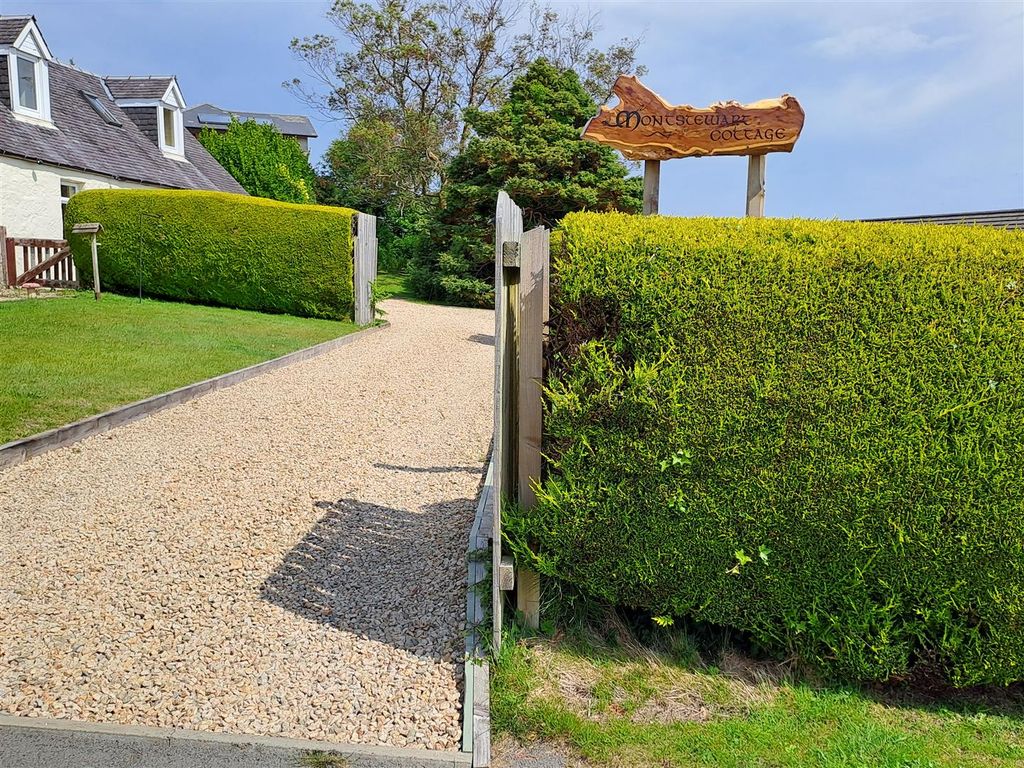 Property photo 2 of 39 Driveway