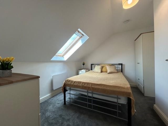 Property photo 1 of 7 Bedroom 1.Jpg