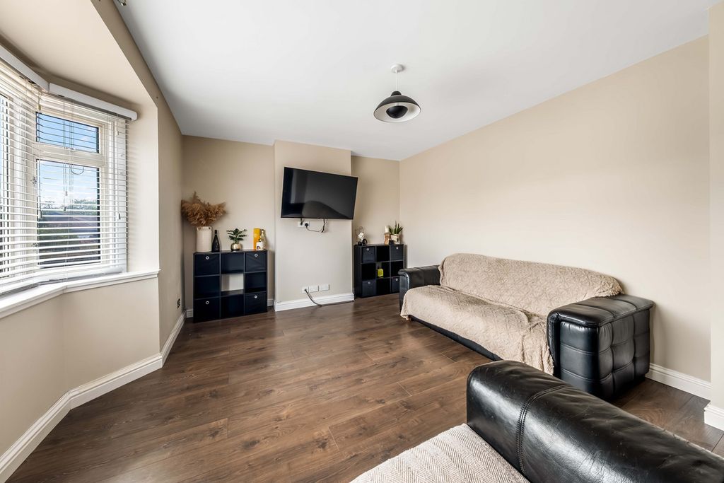 Property photo 3 of 31