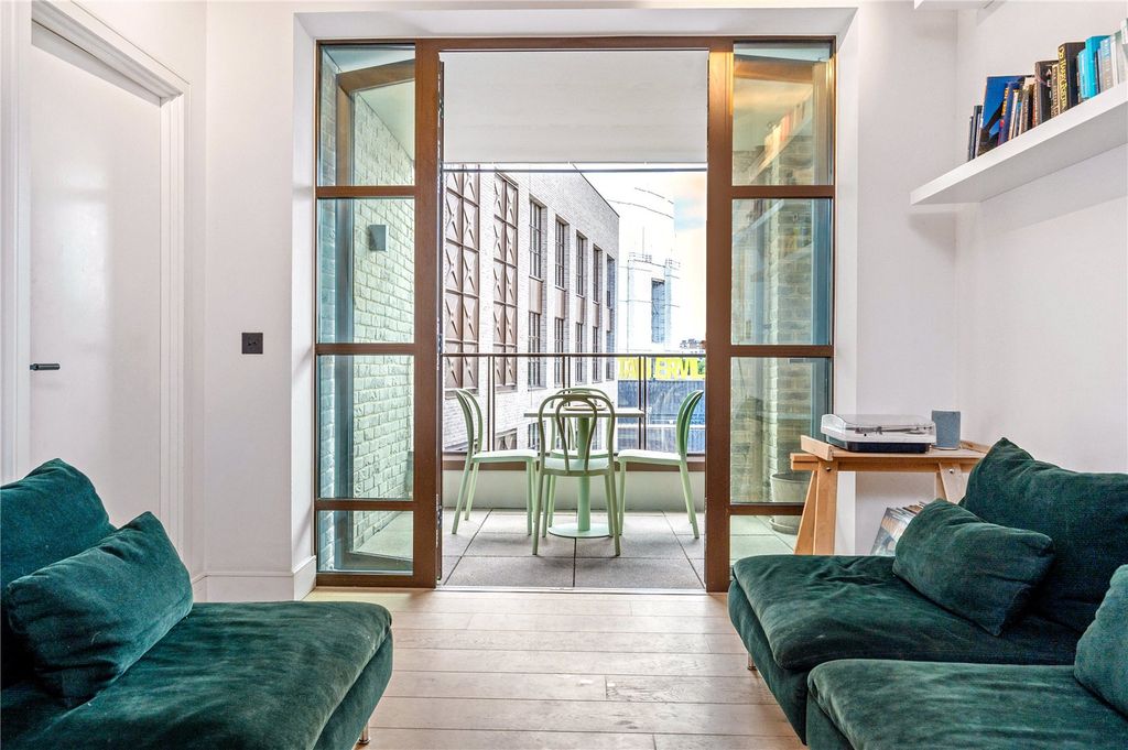 Property photo 3 of 22 Picture No. 23