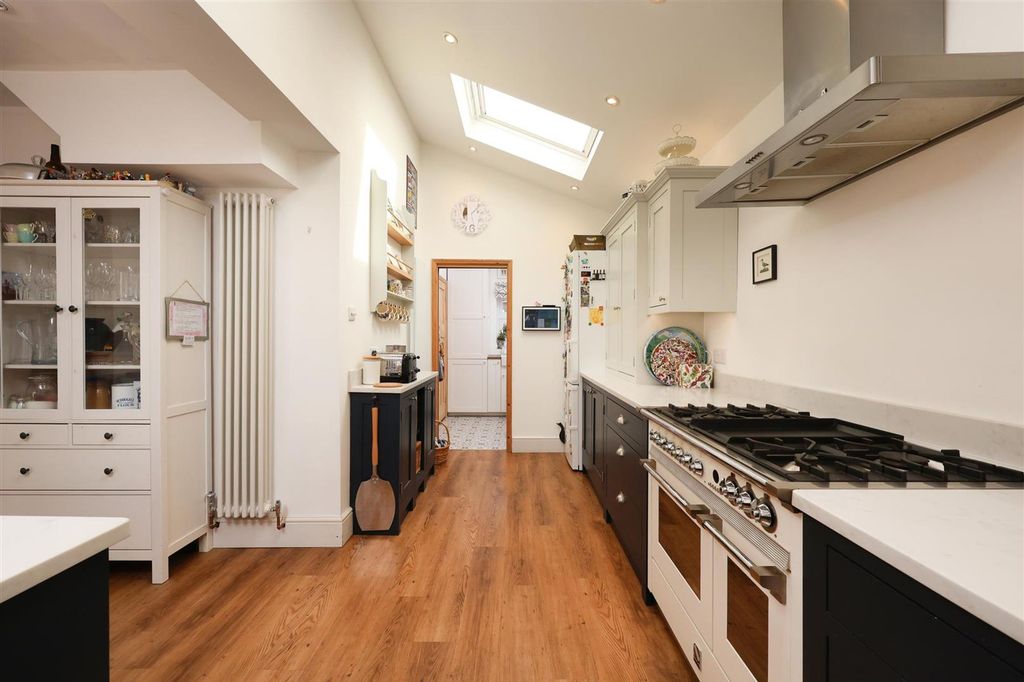 Property photo 3 of 27