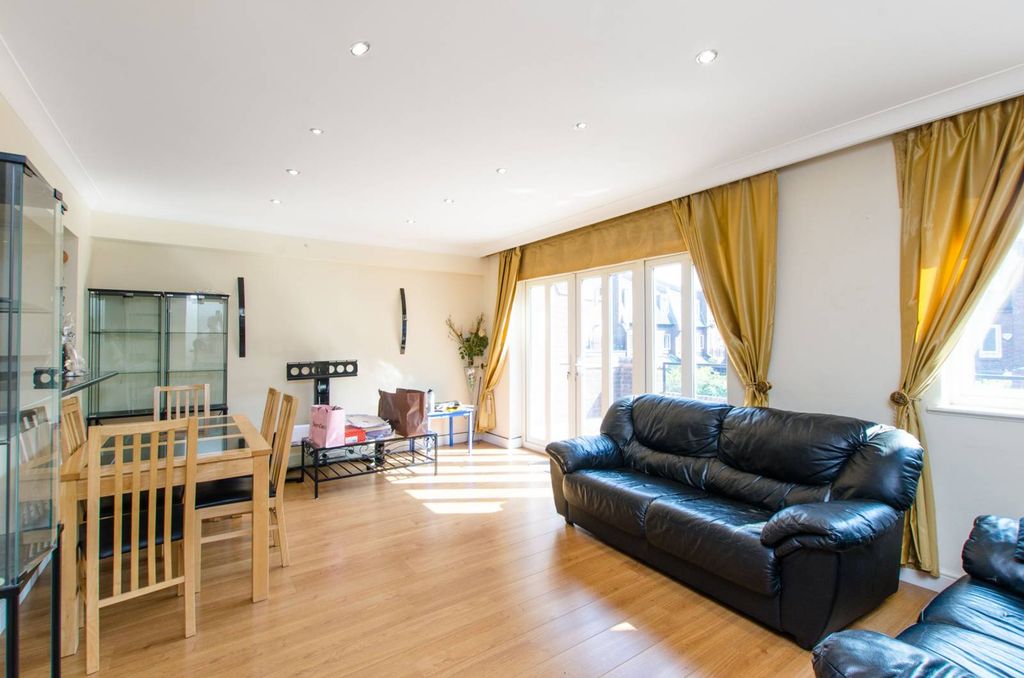 Property photo 2 of 11