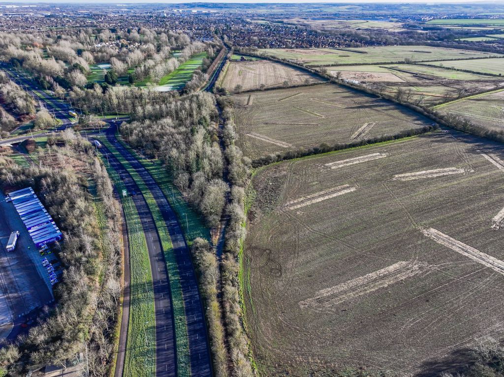 Property photo 1 of 8 Photo 7