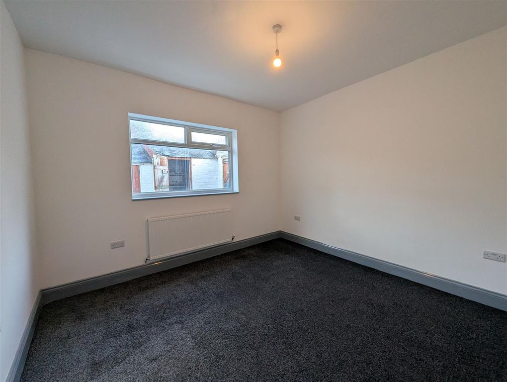 Property photo 3 of 10 Dining Room