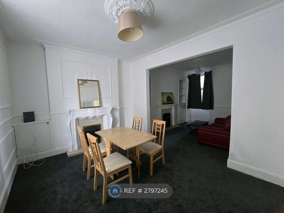Property photo 2 of 3 Living Room / Dinning Room