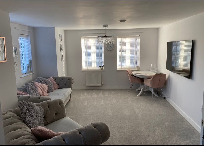 Property photo 3 of 7 Living Room