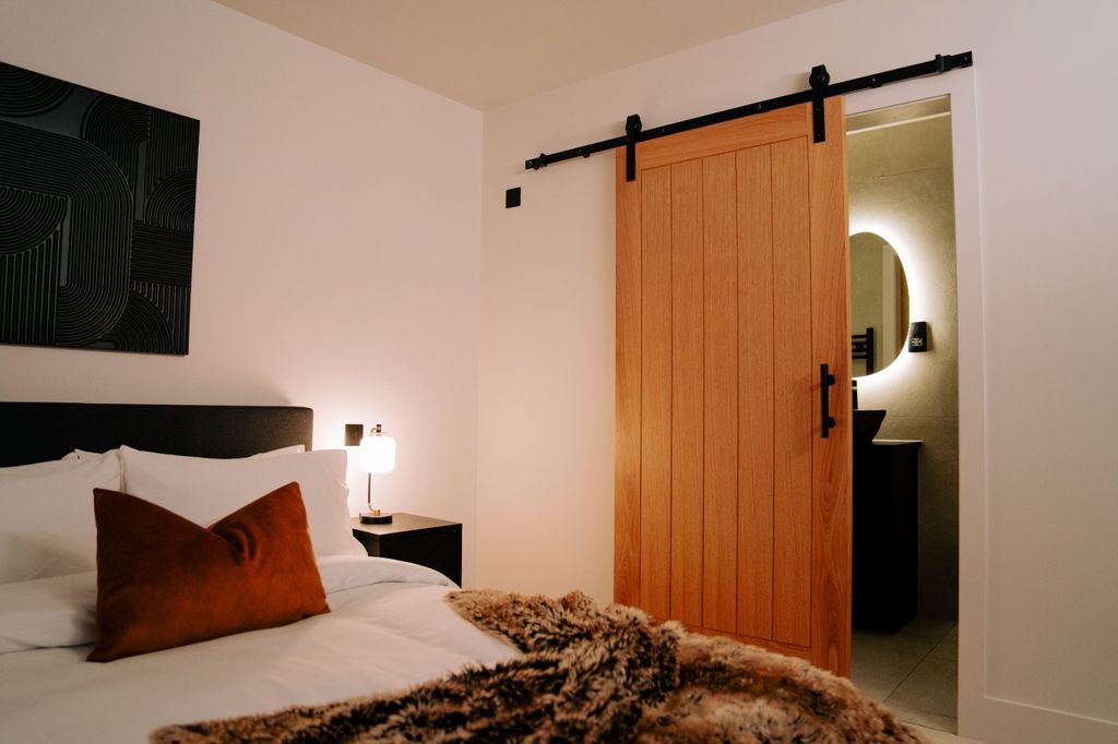 Property photo 3 of 12 Apartment 6