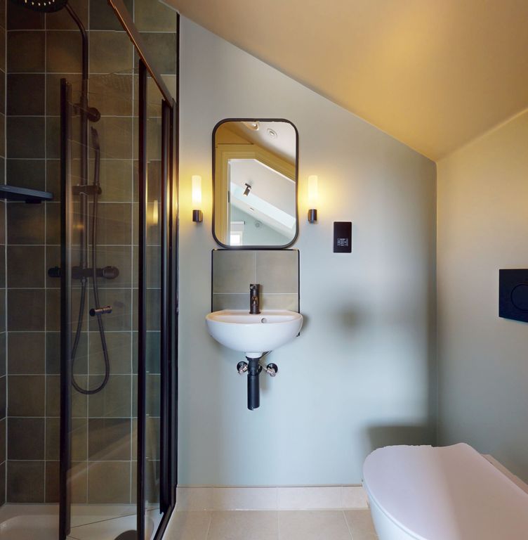 Property photo 3 of 13 Bathroom
