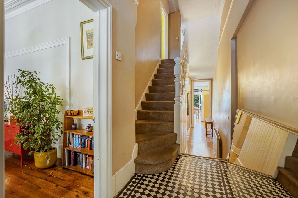 Property photo 2 of 19