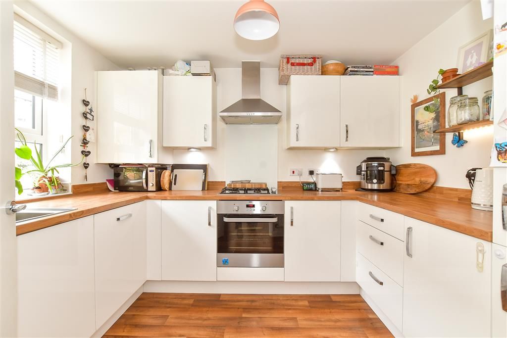 Property photo 3 of 12 Kitchen