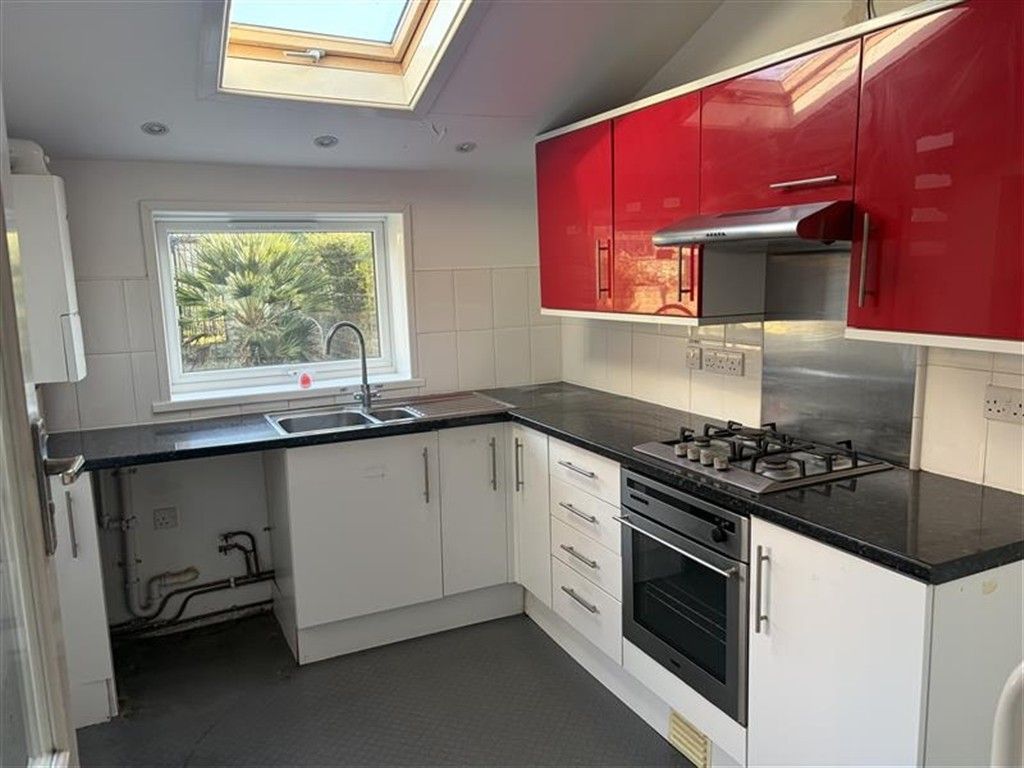 Property photo 3 of 9 Kitchen