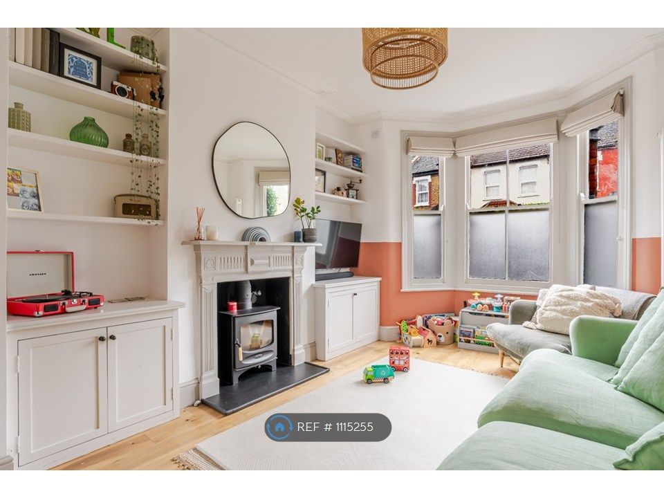 Property photo 3 of 18 Living Room