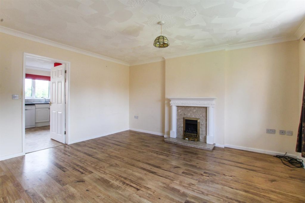 Property photo 2 of 12 4369351