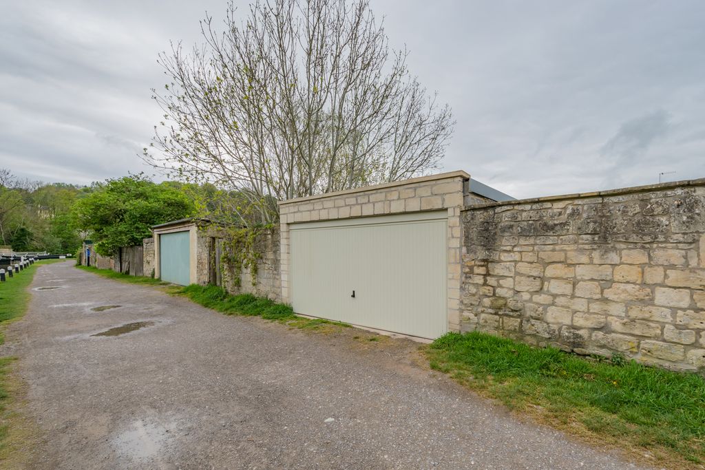 Property photo 2 of 3