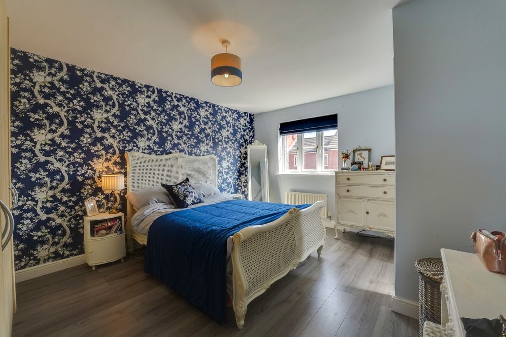 Property photo 2 of 12 Master Bedroom