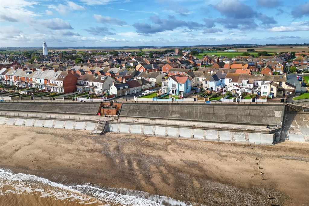 Property photo 2 of 26