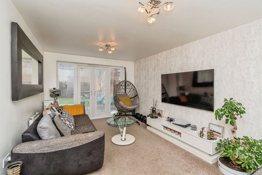 Property photo 2 of 20