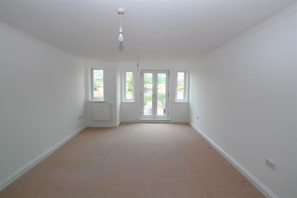Property photo 2 of 10 Living Room