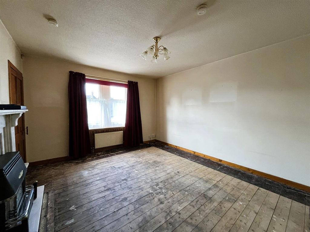 Property photo 3 of 11 Lounge
