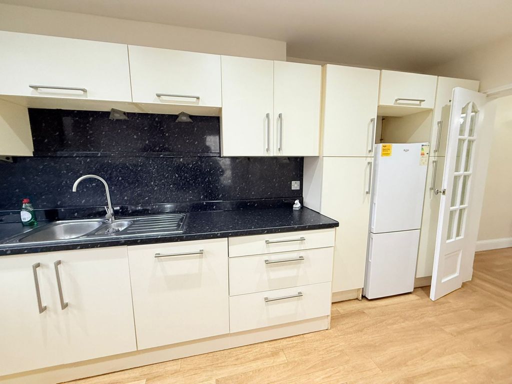 Property photo 1 of 15 Newly Refurbished Four Bedroom House Close To Ilford Town Center-