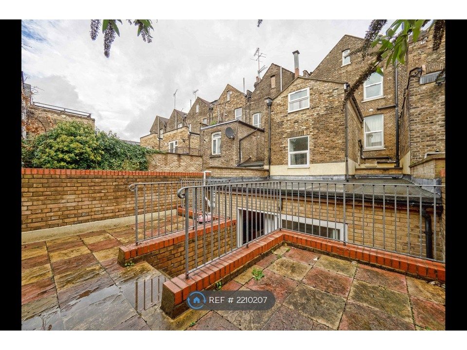 Property photo 3 of 12 Fully Paved Terrace For Bbq + Garden Furniture