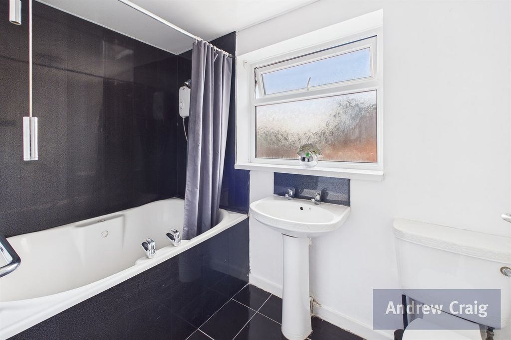 Property photo 3 of 8 Bathroom