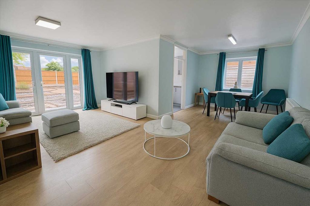 Property photo 2 of 12 L Shaped Lounge Diner