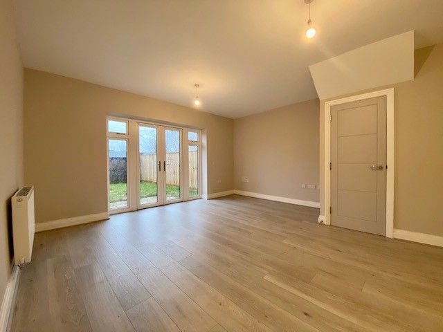 Property photo 3 of 10 Living Room