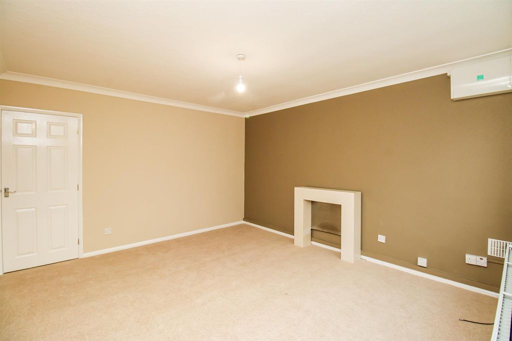 Property photo 3 of 10 Living Room