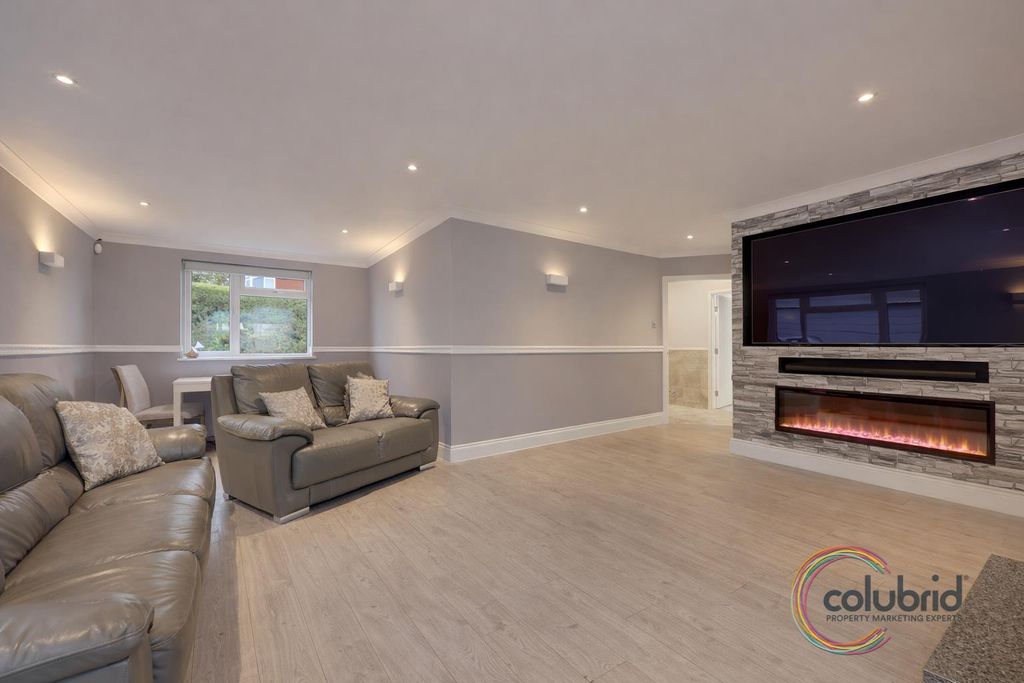 Property photo 3 of 26