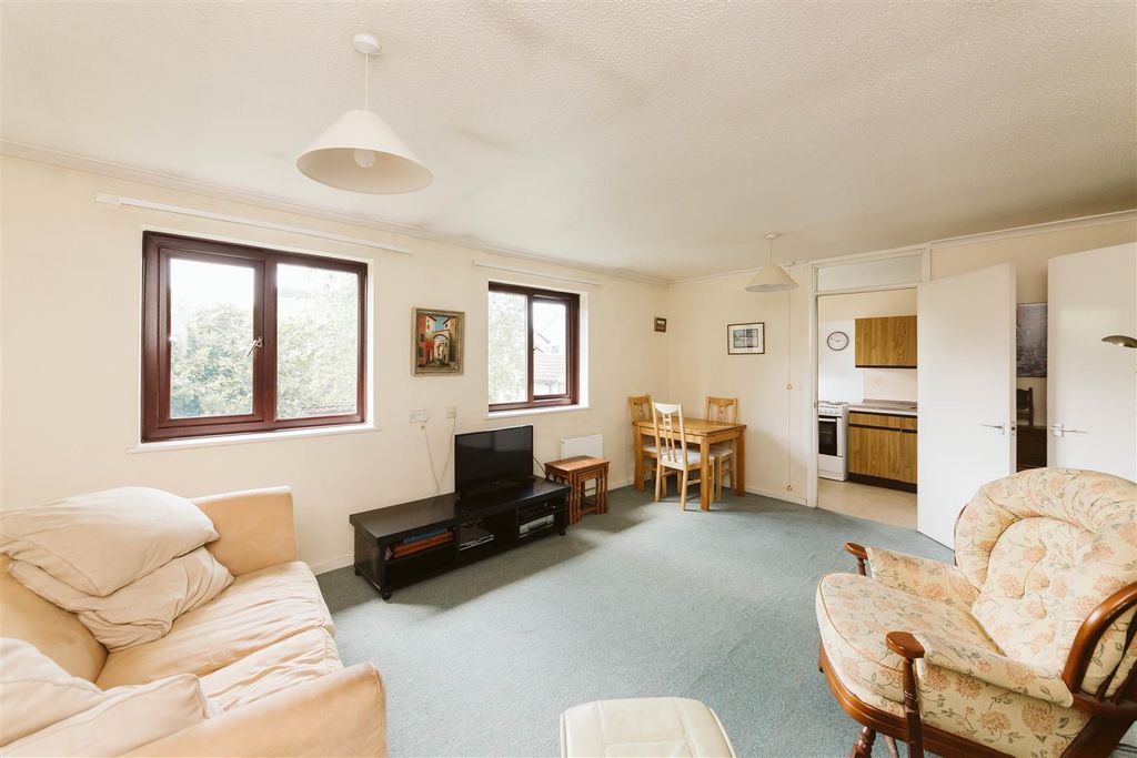 Property photo 2 of 16 32 Fallodon Court (13).Jpg