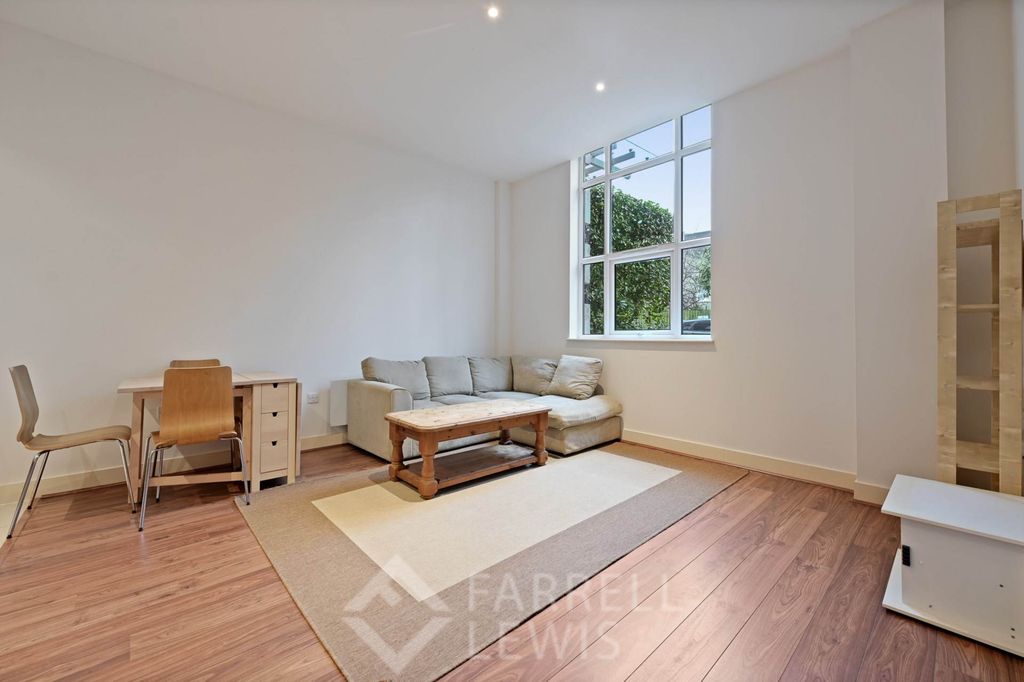 Property photo 2 of 8