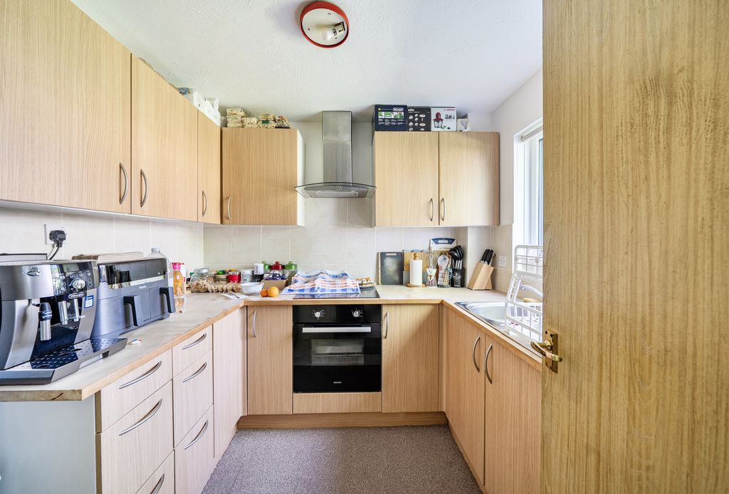 Property photo 1 of 10 1446946-1-69Ea280...