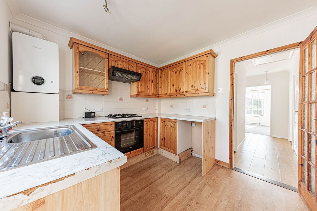 Property photo 2 of 20 Kitchen (1)