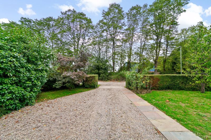 Property photo 2 of 22 Front Garden