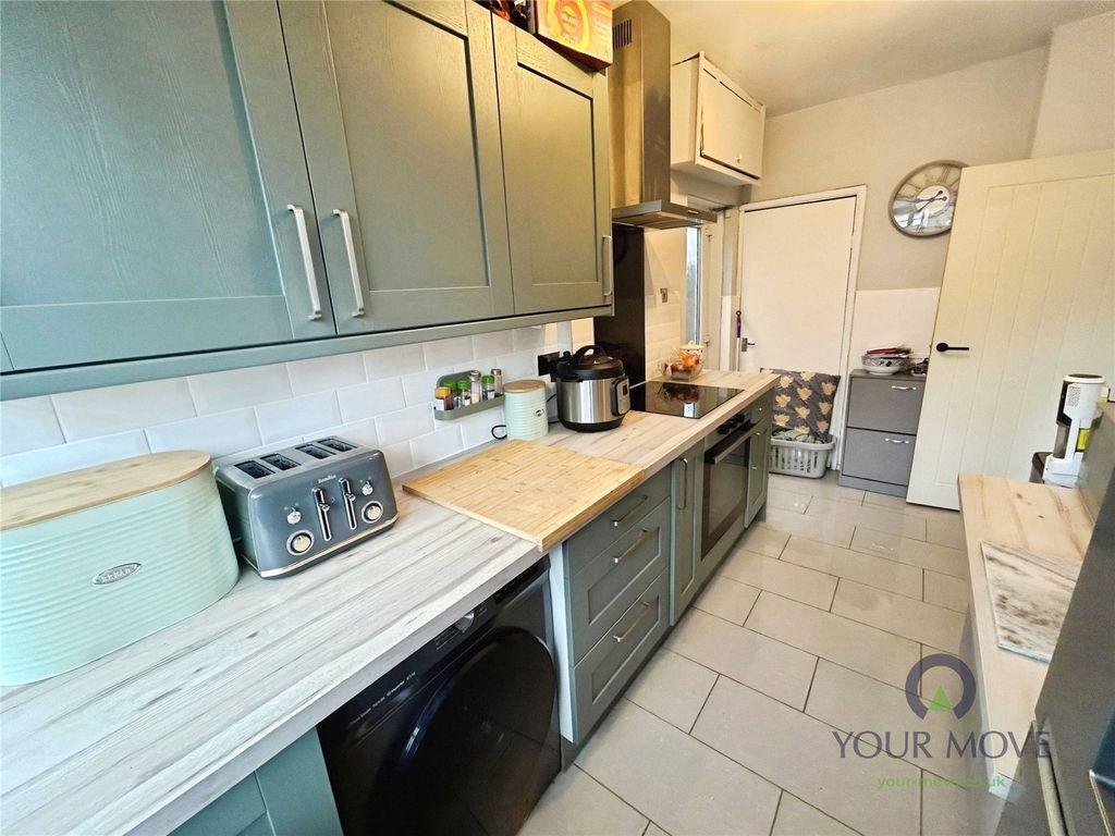 Property photo 2 of 12 Kitchen