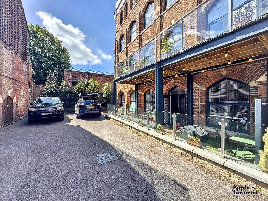 Property photo 1 of 27